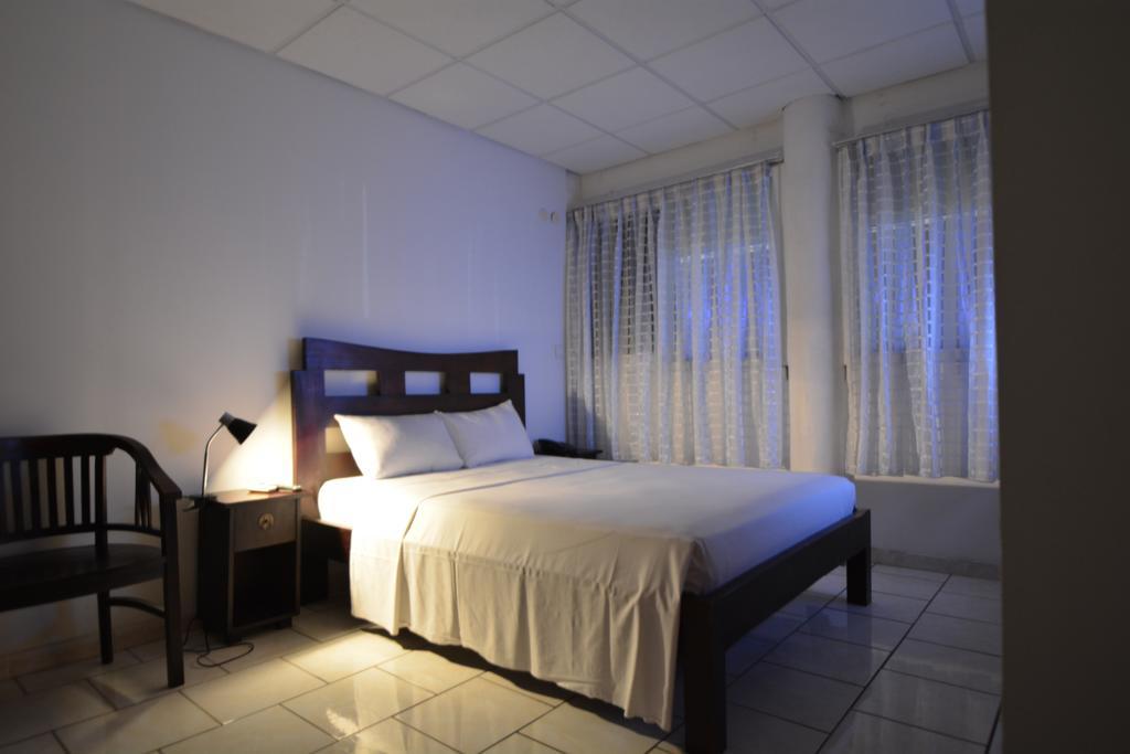 פור-דה-פראנס Bayfront Hotel חדר תמונה